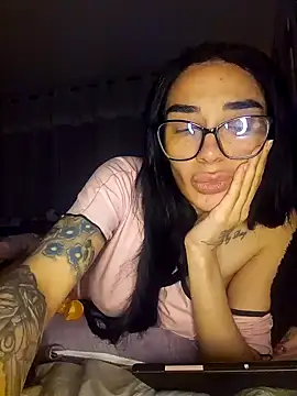 Snapshot of LucyMiax chatting on October 19, 2025, 1:06 am LucyMiax online show from October 19, 2025, 1:06 am