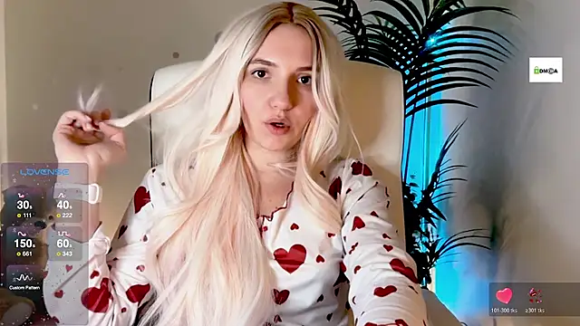 cute cake online show from December 3, 2025, 8:40 pm