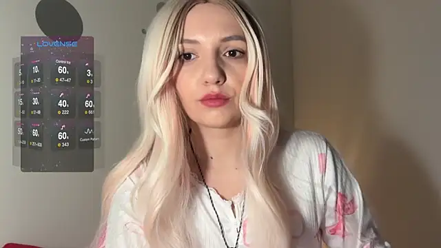 Snapshot of cute_cake chatting on January 7, 2026, 7:22 am cute cake online show from January 7, 2026, 7:22 am