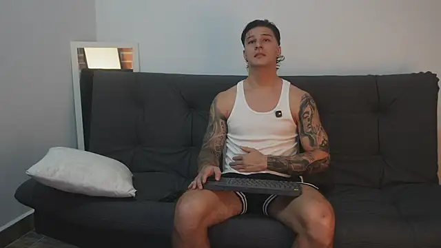 Snapshot of Dominick_walker chatting on November 1, 2025, 8:11 pm Dominick walker online show from November 1, 2025, 8:11 pm