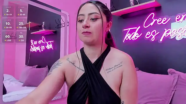 JuliethCruz  online show from October 24, 2025, 5:42 pm