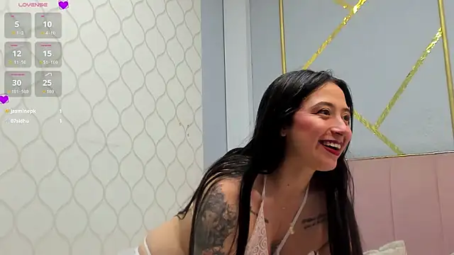 JuliethCruz  online show from May 25, 2026, 7:09 pm