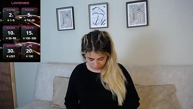 Snapshot of Sweet_Bella_Valery chatting on October 24, 2025, 9:55 pm Sweet Bella Valery online show from October 24, 2025, 9:55 pm