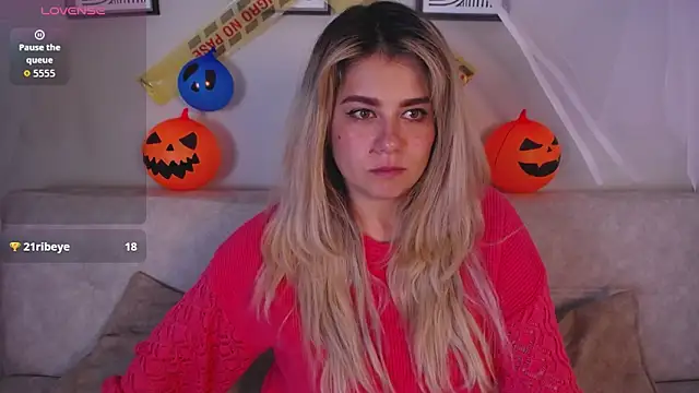 Snapshot of Sweet_Bella_Valery chatting on October 29, 2025, 10:11 pm Sweet Bella Valery online show from October 29, 2025, 10:11 pm