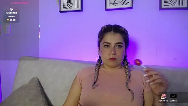 Snapshot of Sweet_Bella_Valery chatting on November 4, 2025, 11:15 pm Sweet Bella Valery online show from November 4, 2025, 11:15 pm