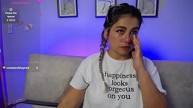 Snapshot of Sweet_Bella_Valery chatting on November 21, 2025, 10:08 pm Sweet Bella Valery online show from November 21, 2025, 10:08 pm