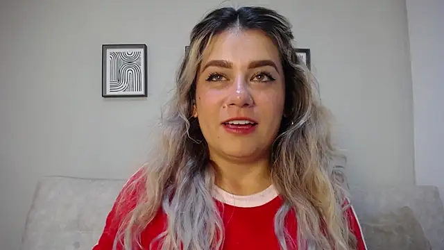 Snapshot of Sweet_Bella_Valery chatting on November 24, 2025, 10:09 pm Sweet Bella Valery online show from November 24, 2025, 10:09 pm