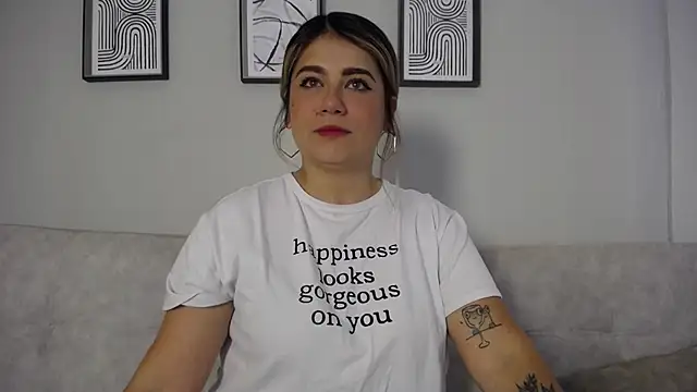 Snapshot of Sweet_Bella_Valery chatting on November 29, 2025, 8:23 pm Sweet Bella Valery online show from November 29, 2025, 8:23 pm