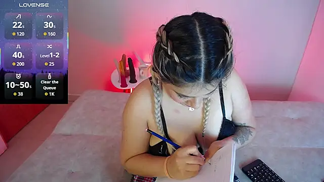 Snapshot of Sweet_Bella_Valery chatting on December 21, 2025, 12:40 am Sweet Bella Valery online show from December 21, 2025, 12:40 am