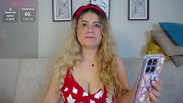 Snapshot of Sweet_Bella_Valery chatting on January 11, 2026, 10:48 pm Sweet Bella Valery online show from January 11, 2026, 10:48 pm