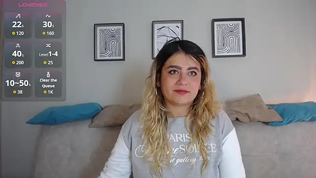 Snapshot of Sweet_Bella_Valery chatting on February 9, 2026, 10:36 pm Sweet Bella Valery online show from February 9, 2026, 10:36 pm