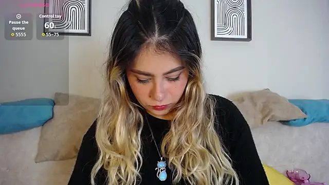 Snapshot of Sweet_Bella_Valery chatting on February 10, 2026, 9:52 pm Sweet Bella Valery online show from February 10, 2026, 9:52 pm