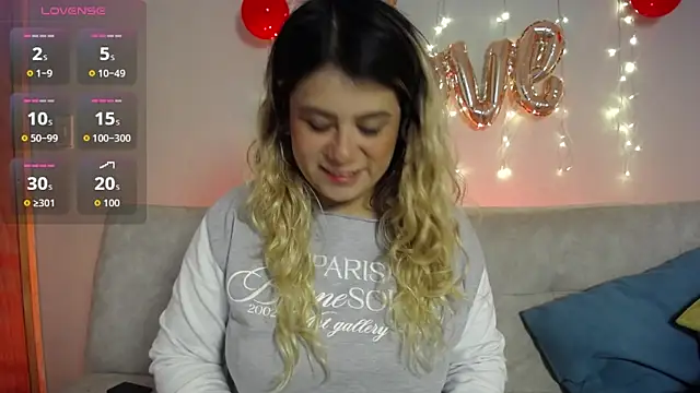 Snapshot of Sweet_Bella_Valery chatting on February 17, 2026, 9:54 pm Sweet Bella Valery online show from February 17, 2026, 9:54 pm