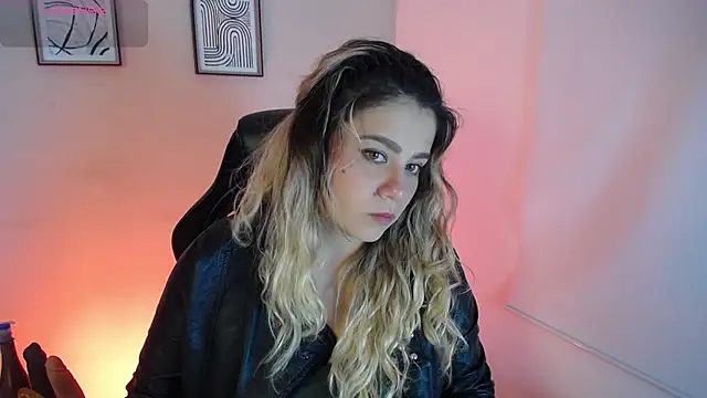 Snapshot of Sweet_Bella_Valery chatting on February 21, 2026, 9:16 pm Sweet Bella Valery online show from February 21, 2026, 9:16 pm