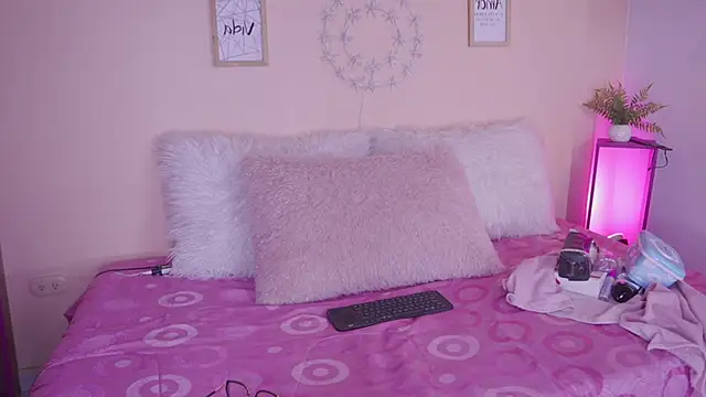 Snapshot of Meggie_ chatting on November 15, 2025, 7:43 pm Meggie online show from November 15, 2025, 7:43 pm