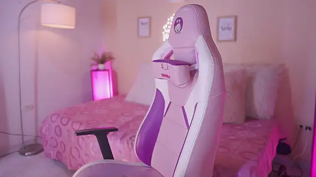 Snapshot of Meggie_ chatting on November 24, 2025, 11:15 pm Meggie online show from November 24, 2025, 11:15 pm