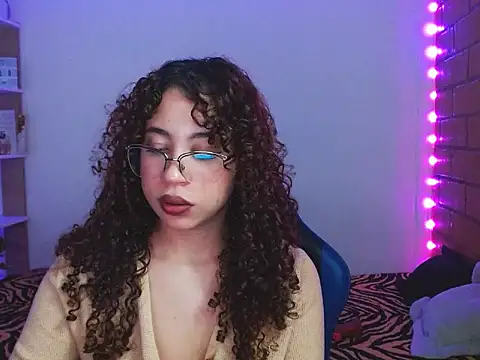 Snapshot of Medussa3033 chatting on December 21, 2025, 3:35 am Medussa3033 online show from December 21, 2025, 3:35 am