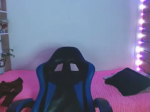 Snapshot of Medussa3033 chatting on March 2, 2026, 7:15 am Medussa3033 online show from March 2, 2026, 7:15 am