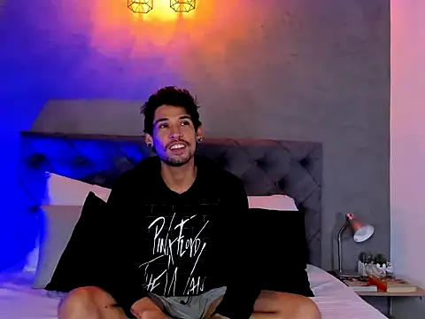 Snapshot of MaxHuston chatting on November 14, 2025, 7:07 am MaxHuston online show from November 14, 2025, 7:07 am