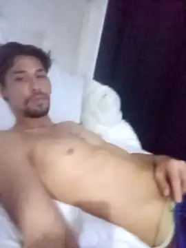 Snapshot of MaxHuston chatting on February 9, 2026, 5:33 am MaxHuston online show from February 9, 2026, 5:33 am