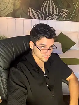 Mike montoya01 online show from October 24, 2025, 1:46 am