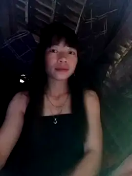 Snapshot of Erza-- chatting on October 20, 2025, 12:55 am Erza-- online show from October 20, 2025, 12:55 am
