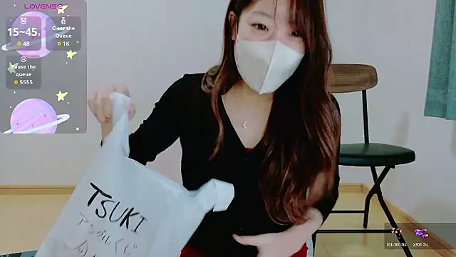 TSUKI circle online show from October 29, 2025, 2:52 pm