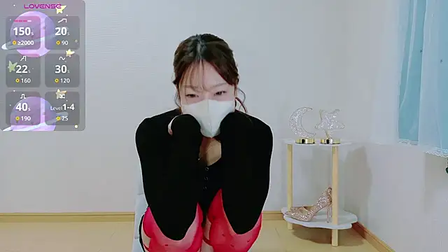 TSUKI circle online show from November 4, 2025, 2:43 am