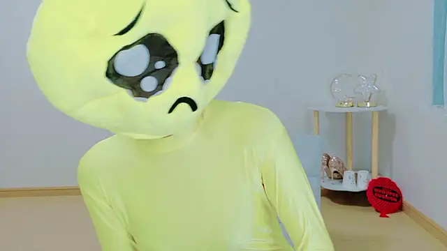 TSUKI circle online show from November 14, 2025, 2:27 pm