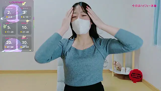 TSUKI circle online show from November 29, 2025, 2:42 pm