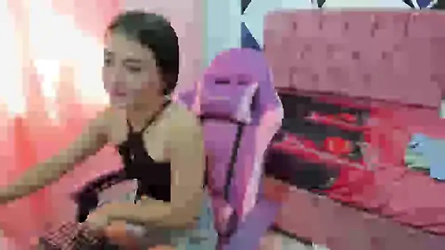 scarleth18 online show from October 26, 2025, 7:53 pm