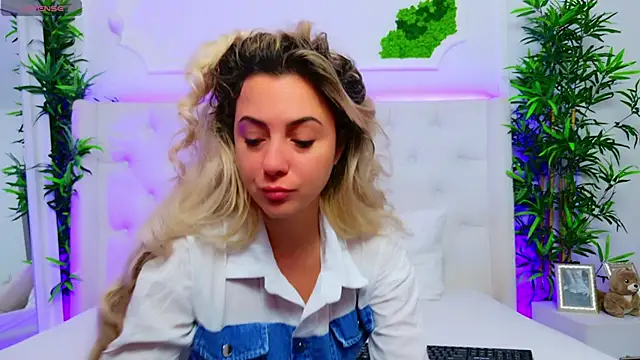 AriannaSins online show from November 14, 2025, 1:32 pm