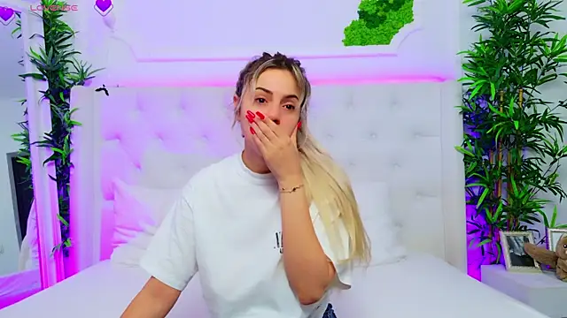 AriannaSins online show from November 21, 2025, 1:32 pm