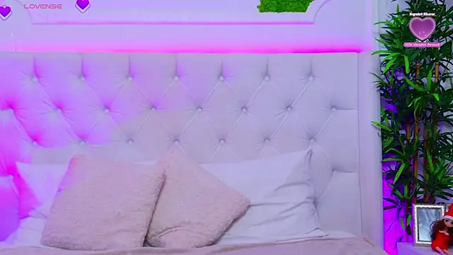 Snapshot of AriannaSins chatting on December 22, 2025, 1:19 pm AriannaSins online show from December 22, 2025, 1:19 pm