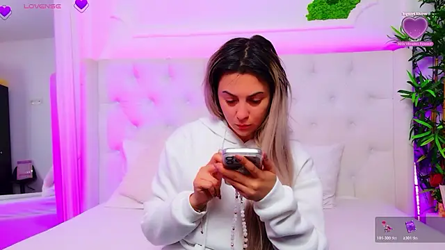 Snapshot of AriannaSins chatting on February 21, 2026, 1:12 pm AriannaSins online show from February 21, 2026, 1:12 pm