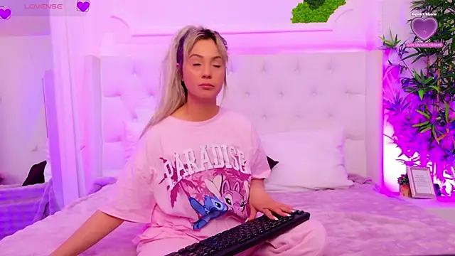 AriannaSins online show from April 14, 2026, 12:22 pm