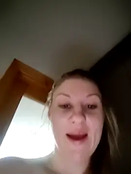 SandyCassie online show from March 16, 2026, 8:18 am