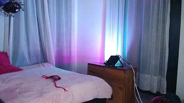 antonella rosecs online show from October 17, 2025, 4:37 am