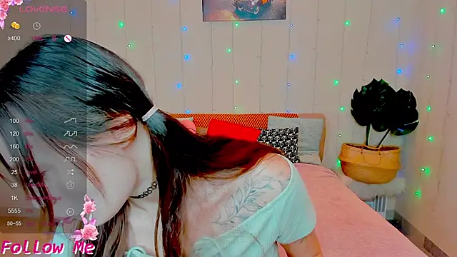 Snapshot of honeybuns_lizzy chatting on October 18, 2025, 12:57 am honeybuns lizzy online show from October 18, 2025, 12:57 am