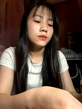 Leaf-Tgu online show from November 6, 2025, 3:40 am