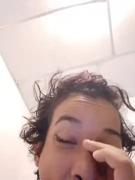 Teressa Love online show from November 5, 2025, 9:42 am