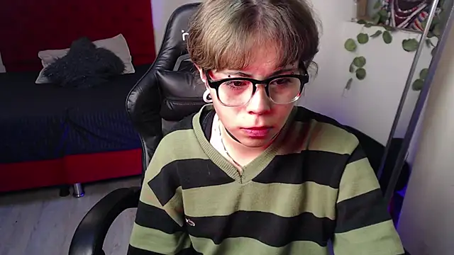 Snapshot of Insomniia_ chatting on October 21, 2025, 2:29 pm Insomniia online show from October 21, 2025, 2:29 pm