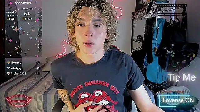 Snapshot of Lyric_Mirage chatting on November 7, 2025, 9:37 pm Lyric Mirage online show from November 7, 2025, 9:37 pm