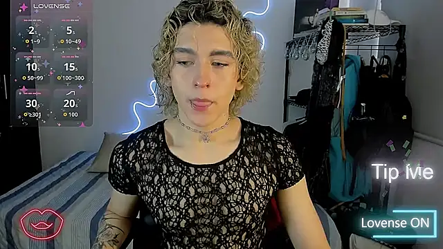 Snapshot of Lyric_Mirage chatting on November 10, 2025, 8:30 pm Lyric Mirage online show from November 10, 2025, 8:30 pm