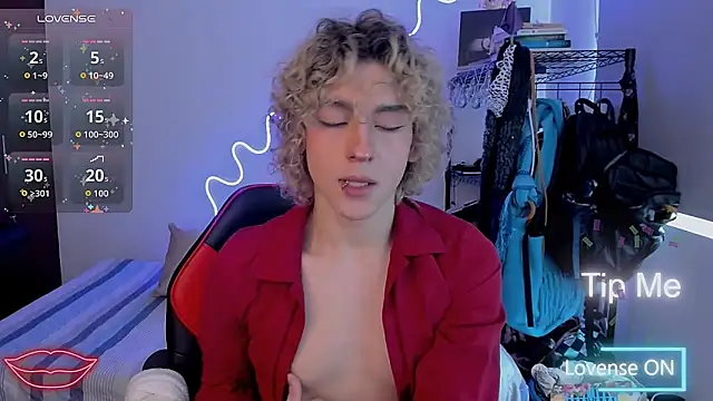 Snapshot of Lyric_Mirage chatting on November 18, 2025, 8:13 pm Lyric Mirage online show from November 18, 2025, 8:13 pm