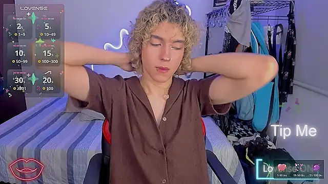 Snapshot of Lyric_Mirage chatting on December 2, 2025, 11:00 pm Lyric Mirage online show from December 2, 2025, 11:00 pm