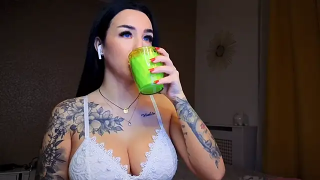 Snapshot of EvaXXRoseXX chatting on October 16, 2025, 3:29 am EvaXXRoseXX online show from October 16, 2025, 3:29 am