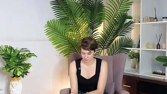 Snapshot of CaronArnstein chatting on October 18, 2025, 11:33 am CaronArnstein online show from October 18, 2025, 11:33 am