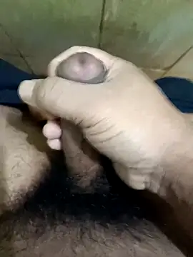 Snapshot of muster121 chatting on December 15, 2025, 2:10 pm muster121 online show from December 15, 2025, 2:10 pm