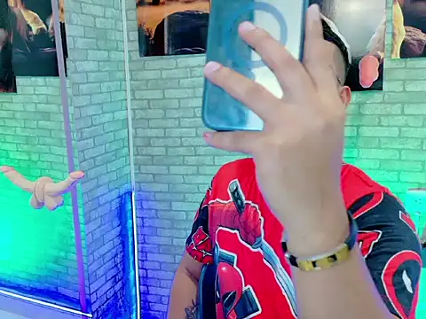 Snapshot of ThomasAxel chatting on November 7, 2025, 9:04 pm ThomasAxel online show from November 7, 2025, 9:04 pm